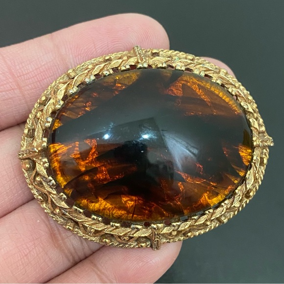 Vintage Baltic Amber Oval Cabochon Ornate Gold-tone Brooch 31.3g - Picture 2 of 12